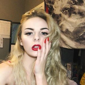 Meet your Posher, Hailey